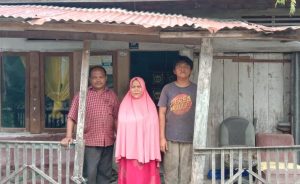 BIREUEN - Tim verifikasi dan survei lapangan Institut Agama Islam (IAI) Almuslim Aceh melakukan peninjauan ke rumah-rumah calon mahasiswa penerima beasiswa Kartu Indonesia Pintar (KIP) tahun akademik 2022-2023.