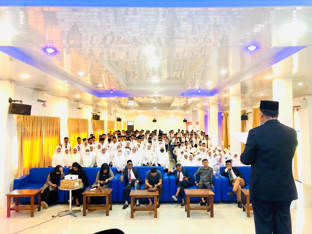 BIREUEN - Dua fakultas yang berada di Institut Agama Islam (IAI) Almuslim menggelar prosesi yudisium bagi mahasiswa tingkat akhir yang berlangsung khidmat