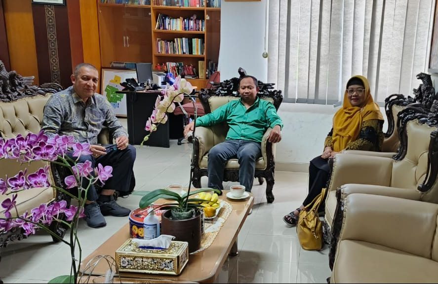 Rektor IAI Almuslim Aceh Dr Nazaruddin MA bersama Rektor UIN Sunan Kalijaga Yogyakarta