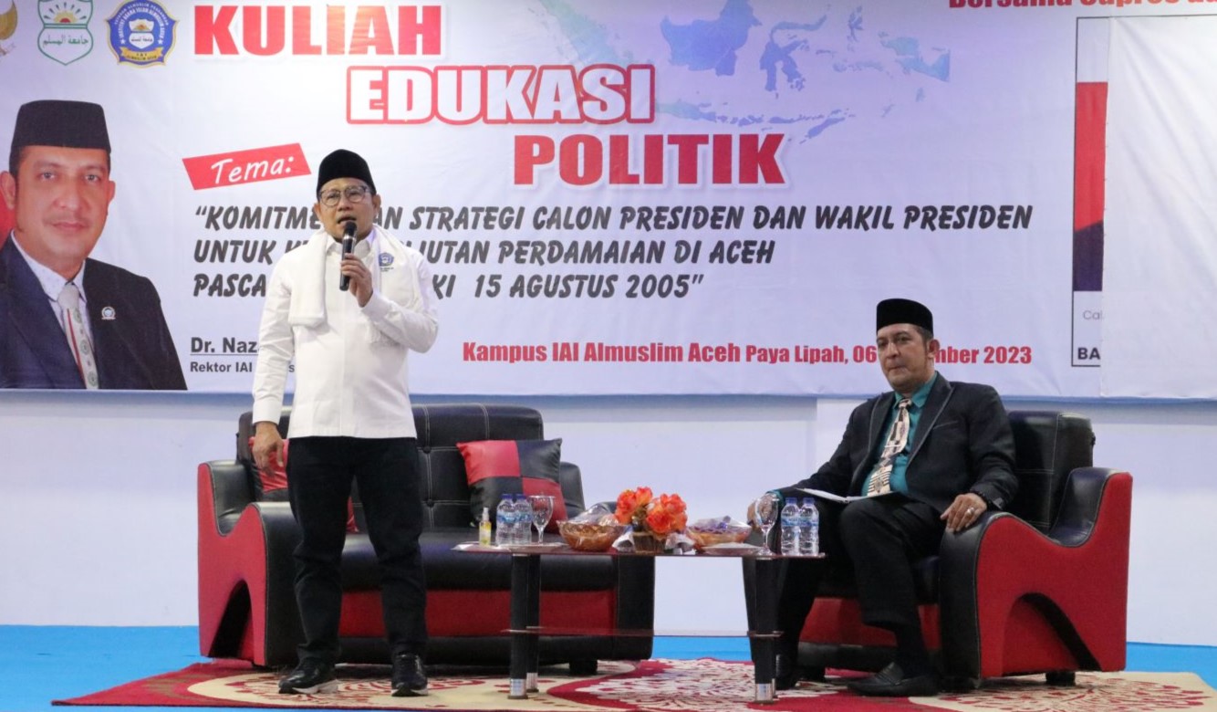 PAYA LIPAH - Untuk kali perdana, tokoh sekaligus politisi Indonesia yang saat ini tercatat sebagai Ketua Umum Parta Kebangkita Bangsa (PKB) Dr (HC) Abdul Muhaimin Iskandar MSi mengisi kuliah edukasi politik di kampus Institut Agama Islam (IAI) Almuslim Aceh, Paya Lipah, Rabu, 6 Desember 2023.