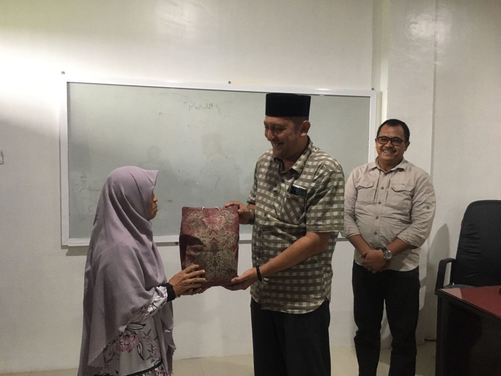 PAYA LIPAH - Kabar bahagia datang dari mahasiswa pascasarjana Institut Agama Islam (IAI) Almuslim Aceh yang beberapa waktu lalu mewakili kabupaten Bireuen keluar sebagai juara dalam seleksi Musabaqah Tilawatil Quran (MTQ) Korps Pegawai Republik Indonesia (Korpri) Aceh tahun 2023.