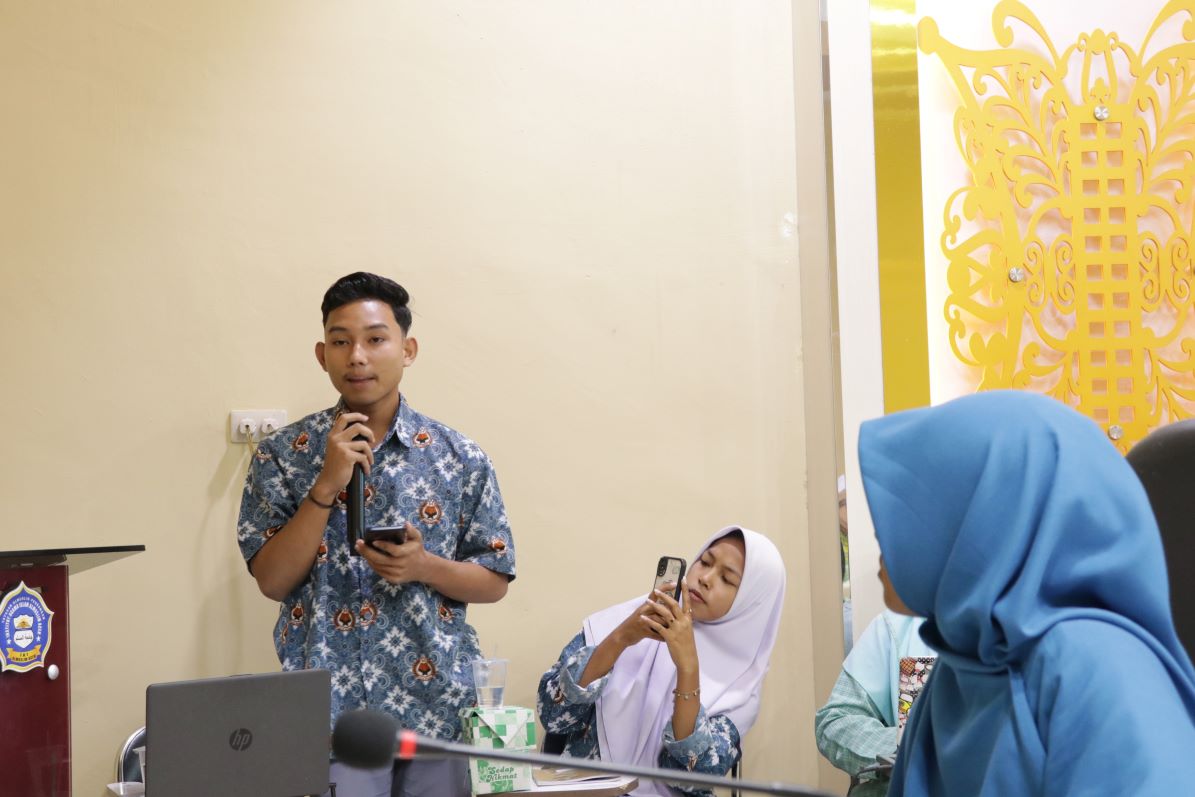 PAYA LIPAH - Pentingnya pemahaman literasi bagi pelajar atau siswa-siswi menjadi hal penting di era disrupsi digital seperti saat ini, sehingga diperlukan kemampuan bagi mereka untuk mengolah informasi yang bertebaran agar menjadi sesuatu yang berguna serta bisa menjadi pijakan untuk gemar menulis dan membaca.