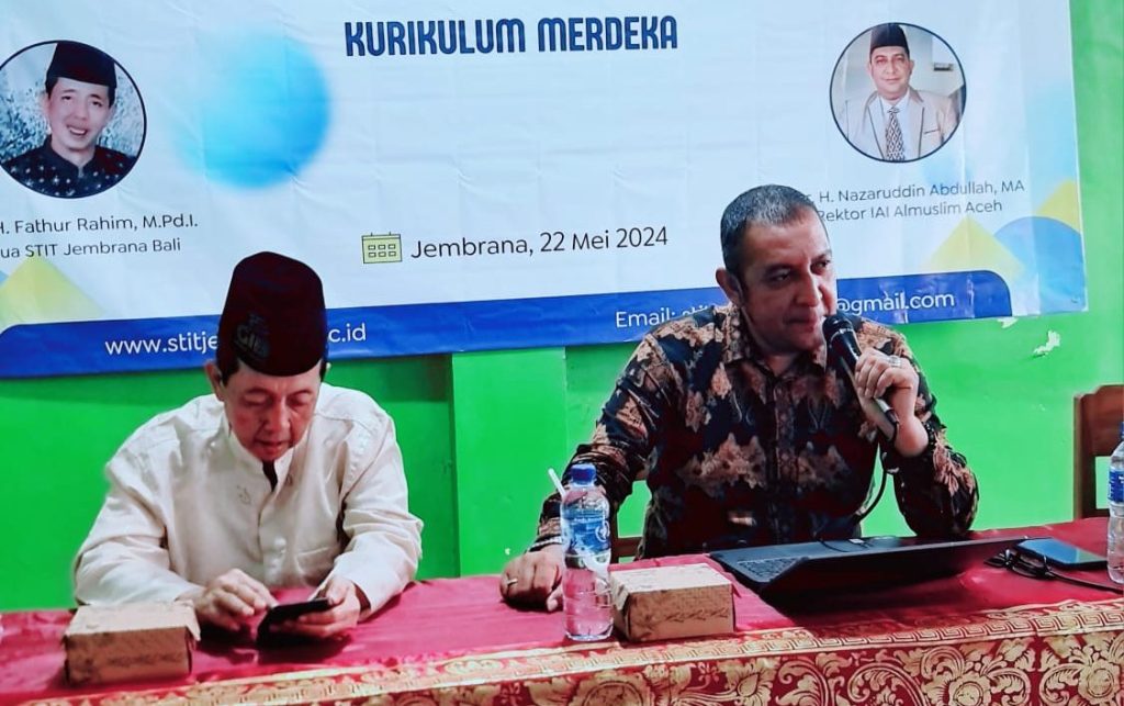 Rektor IAI Almuslim Aceh Isi Seminar Nasional di STIT Jembrana Bali