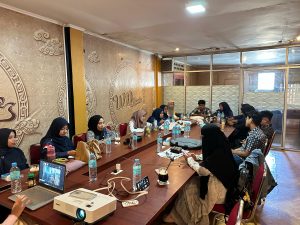 Suasana kegiatan klub investor yang berlangsung di salah satu cafe di Bireuen
