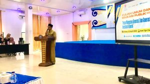 Asisten II Bidang Ekonomi dan Pembangunan Kabupaten Bireuen sekaligus Ketua Tim Percepatan Akses Keuangan Daerah (TPAKD) Bireuen Dailami saat memberikan sambutan di kuliah umum dan edukasi publik di UIA