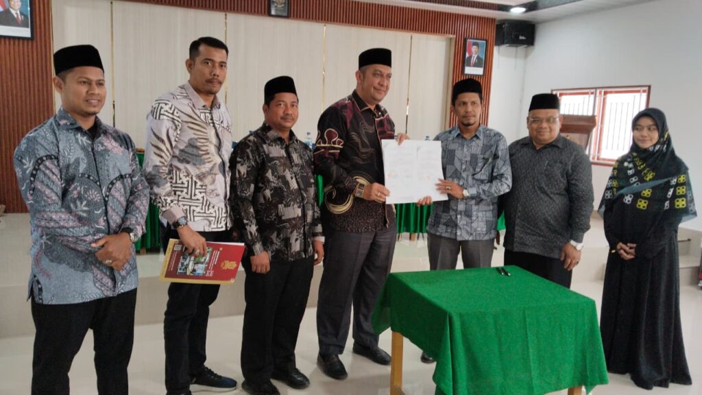 Penanandatangan kerja sama STIT Al-Hilal dan STIS Al-Hilal Sigli dengan Universitas Islam Aceh