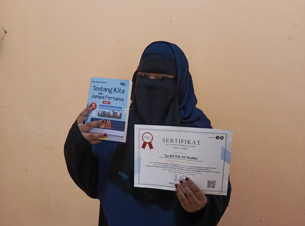 Syarifah Ratu Siti Khalillah yang terpilih di tingkat nasional dalam ajang lomba menulis yang digelar Detak Pustaka dan Halo Penulis