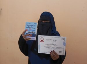 Syarifah Ratu Siti Khalillah yang terpilih di tingkat nasional dalam ajang lomba menulis yang digelar Detak Pustaka dan Halo Penulis