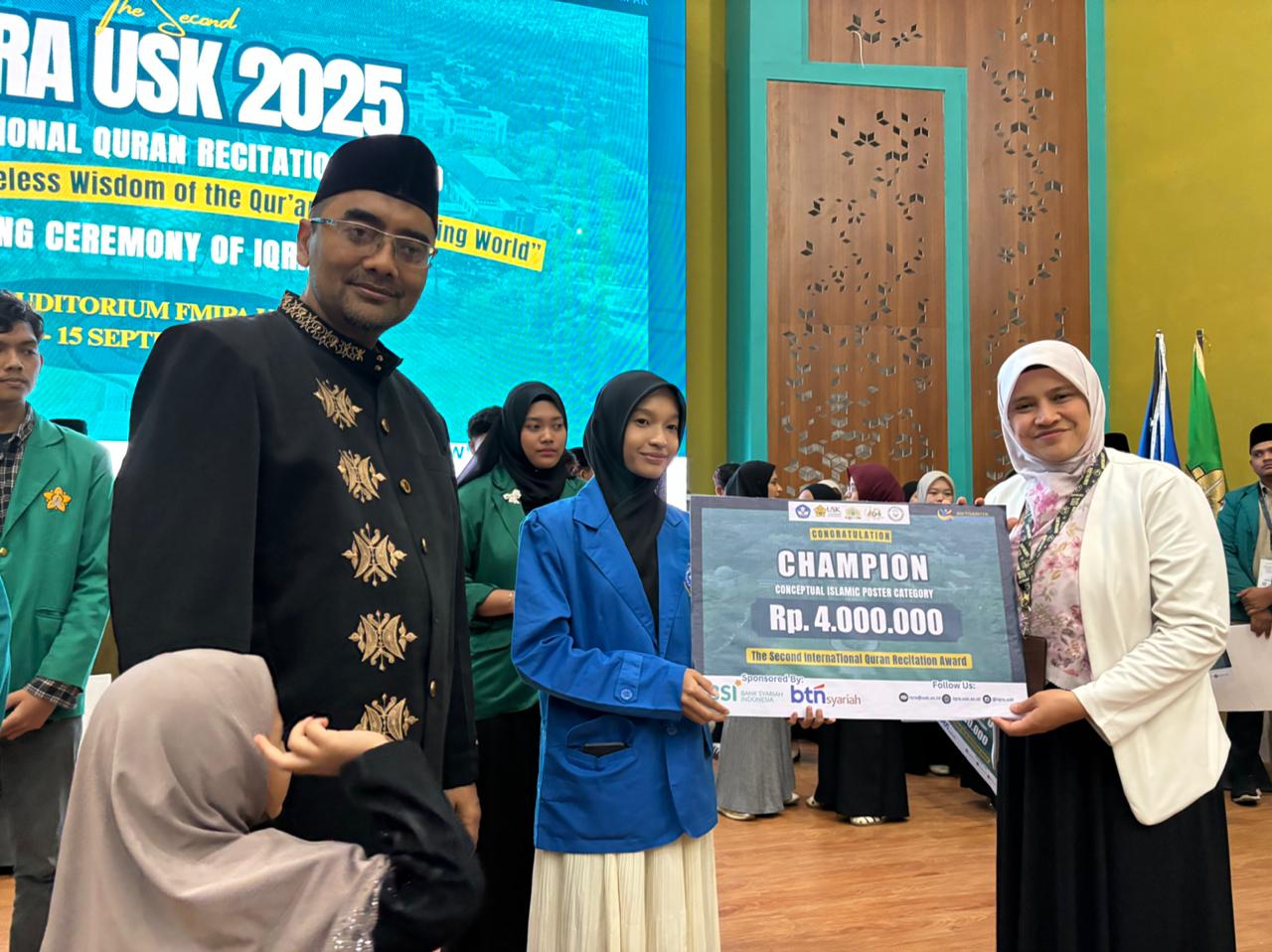 Niswatul Khaira Juarai Lomba Poster IQRA USK 2025