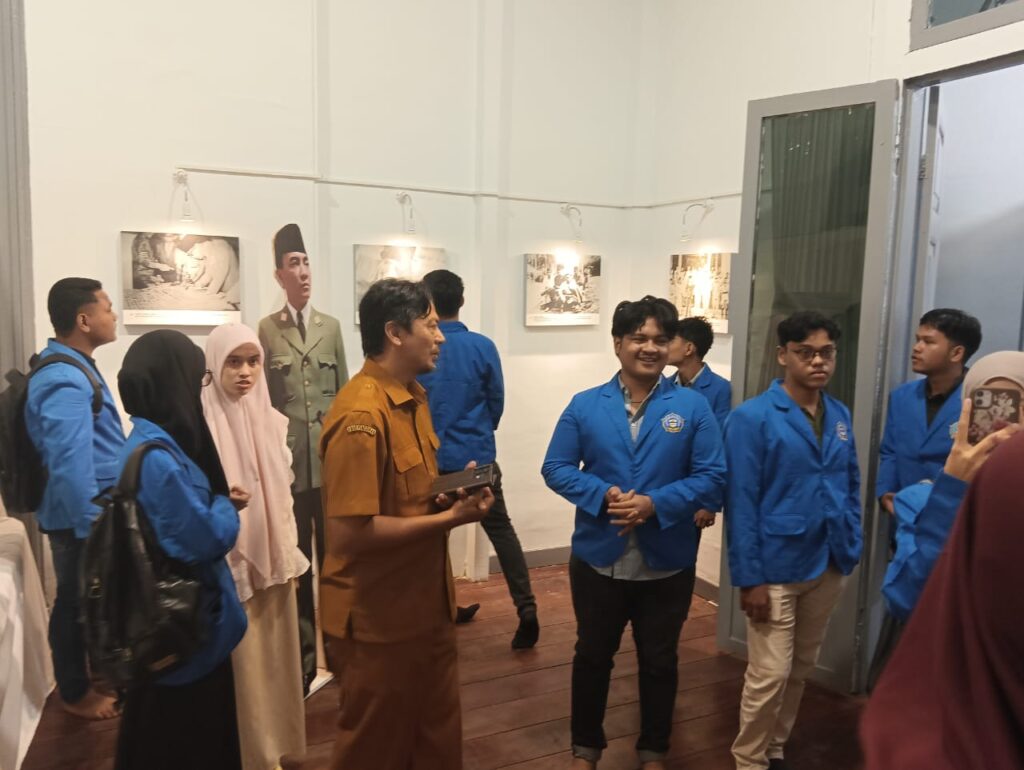 Kunjungi Museum Perjuangan Bireuen, Mahasiswa UIA Pelajari Peran Strategis Aceh dalam Kemerdekaan