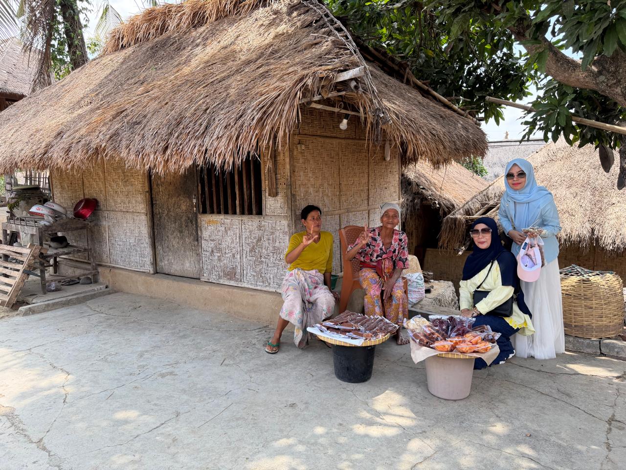 Dorong Ekonomi Lokal, Perbankan Syariah UIA Inisiasi PkM Internasional di Lombok 3