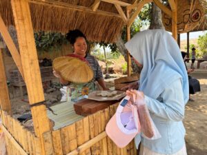 Dorong Ekonomi Lokal, Perbankan Syariah UIA Inisiasi PkM Internasional di Lombok 4