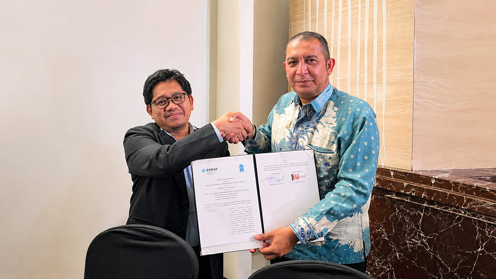 Rektor UIA Dr Nazaruddin MA bersama dan Biro Hukum Ekraf Moch Nurul Huda SH MH Rektor UIA Dr Nazaruddin MA bersama dan Kepala Biro Hukum, SDM dan Organisasi Ekraf Moch Nurul Huda SH MH